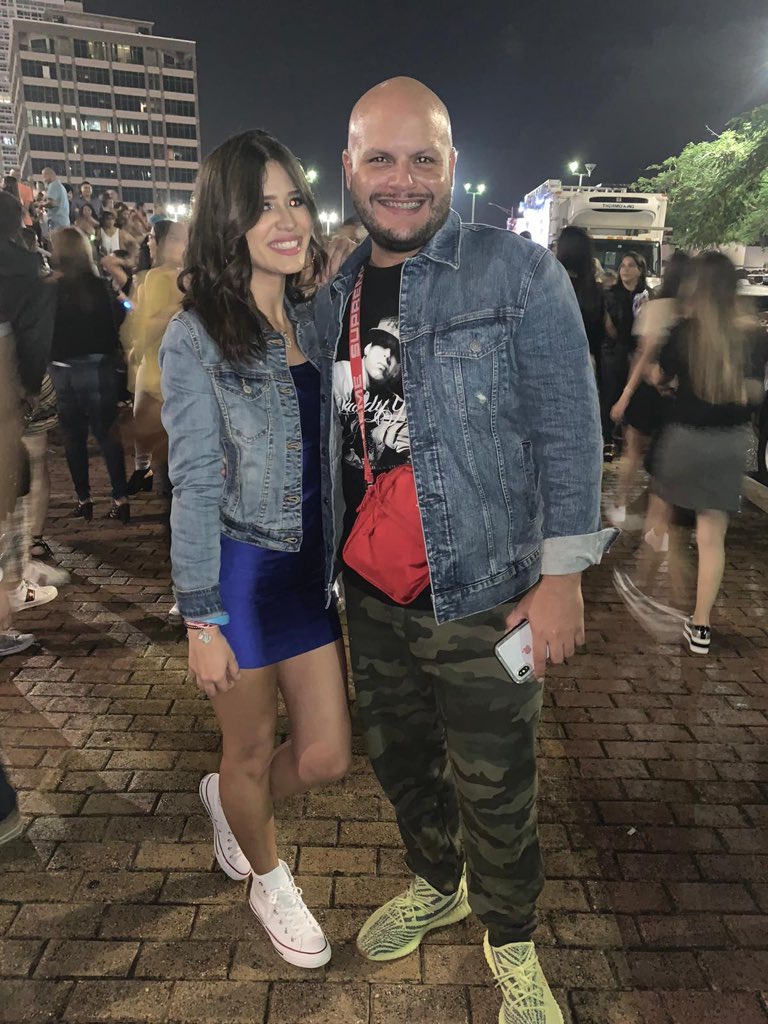 janjito's tweet photo. #tbt #takemeback #verylatepost #lastdecember #lastyear #instagood #instapost #beforecovid19 #lifebeforecovid19 #friends #friendslove #daddyyankee #reggaeton #coliseodepuertorico #pr #choli #puertorico #concalmapalcholi @____vmr https://t.co/SnFBl4vUXv