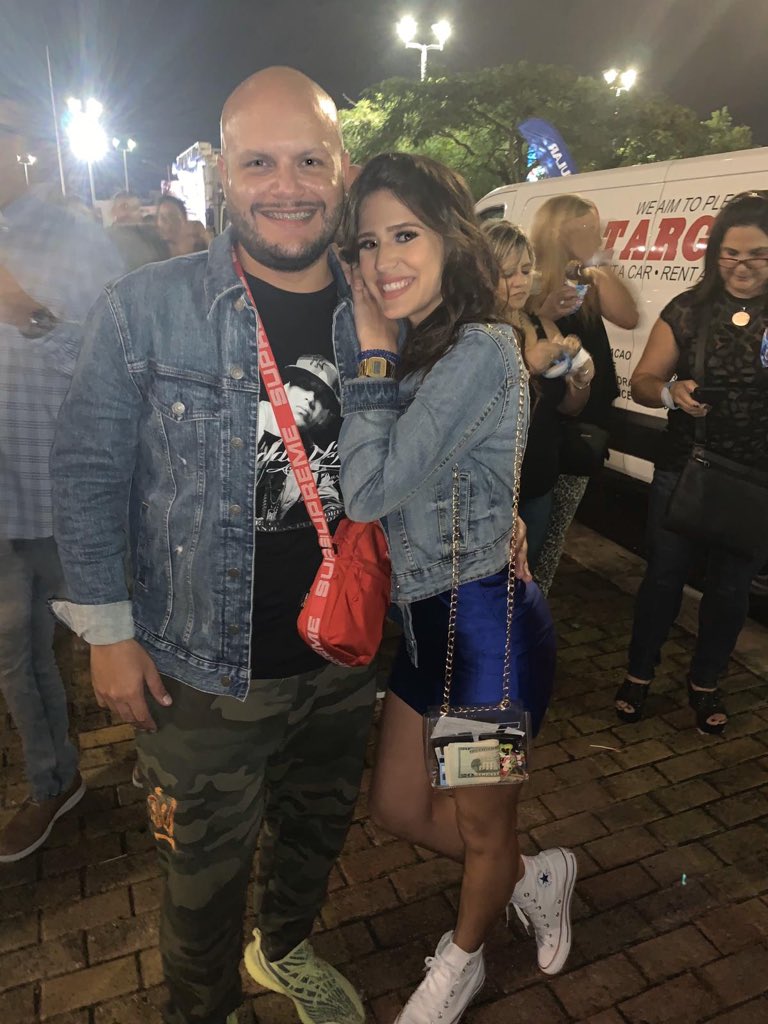 janjito's tweet photo. #tbt #takemeback #verylatepost #lastdecember #lastyear #instagood #instapost #beforecovid19 #lifebeforecovid19 #friends #friendslove #daddyyankee #reggaeton #coliseodepuertorico #pr #choli #puertorico #concalmapalcholi @____vmr https://t.co/SnFBl4vUXv