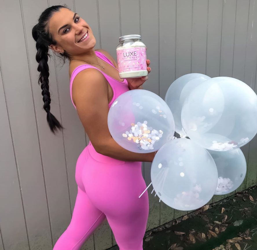 teststatuser's tweet image. @liftwithella matching with her Birthday Cake protein powder and looking CUTE 🥳 💖 don't miss out on this flavour - available while stocks last x