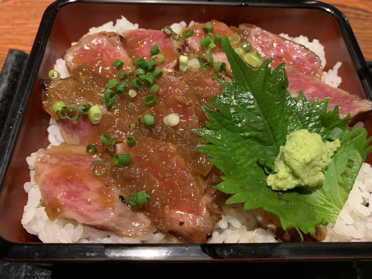 池上賢一 三芳町代表 今日は埼玉県富士見市 鶴瀬駅西口にある若菜月に 特製国産和牛タタキ重にしました 美味い 埼玉県 富士見市 鶴瀬 鶴瀬駅西口 若菜月 ランチ 特製国産和牛タタキ重