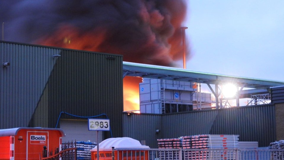 Grote brand bij Aviko in Lomm:..