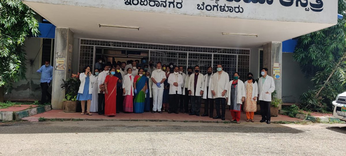 ShivaramHebbar's tweet photo. ಇಂದು ಬೆಂಗಳೂರಿನ ಇಂದಿರಾ ನಗರದಲ್ಲಿರುವ ಕಾರ್ಮಿಕರ ರಾಜ್ಯದ ವಿಮಾ ಆಸ್ಪತ್ರೆಗೆ ( ESI ) ಭೇಟಿ ನೀಡಿ ಆಸ್ಪತ್ರೆಯ ಸೌಕರ್ಯಗಳ ಕುರಿತು ಪರಿಶೀಲನೆ ನಡೆಸಲಾಯಿತು.

ಆಸ್ಪತ್ರೆಯ ಅಭಿವೃದ್ಧಿಯ ಕುರಿತು ಅಧಿಕಾರಿಗಳೊಂದಿಗೆ ಚರ್ಚಿಸಿ ಅಗತ್ಯ ಸಲಹೆ ಸೂಚನೆಗಳನ್ನು ನೀಡಿ, ಕೆಲಕಾಲ ಆಸ್ಪತ್ರೆಯಲ್ಲಿ ದಾಖಲಾಗಿರುವ ರೋಗಿಗಳ ಯೋಗಕ್ಷೇಮವನ್ನು ವಿಚಾರಿಸಲಾಯಿತು. https://t.co/JzNIoXtpui