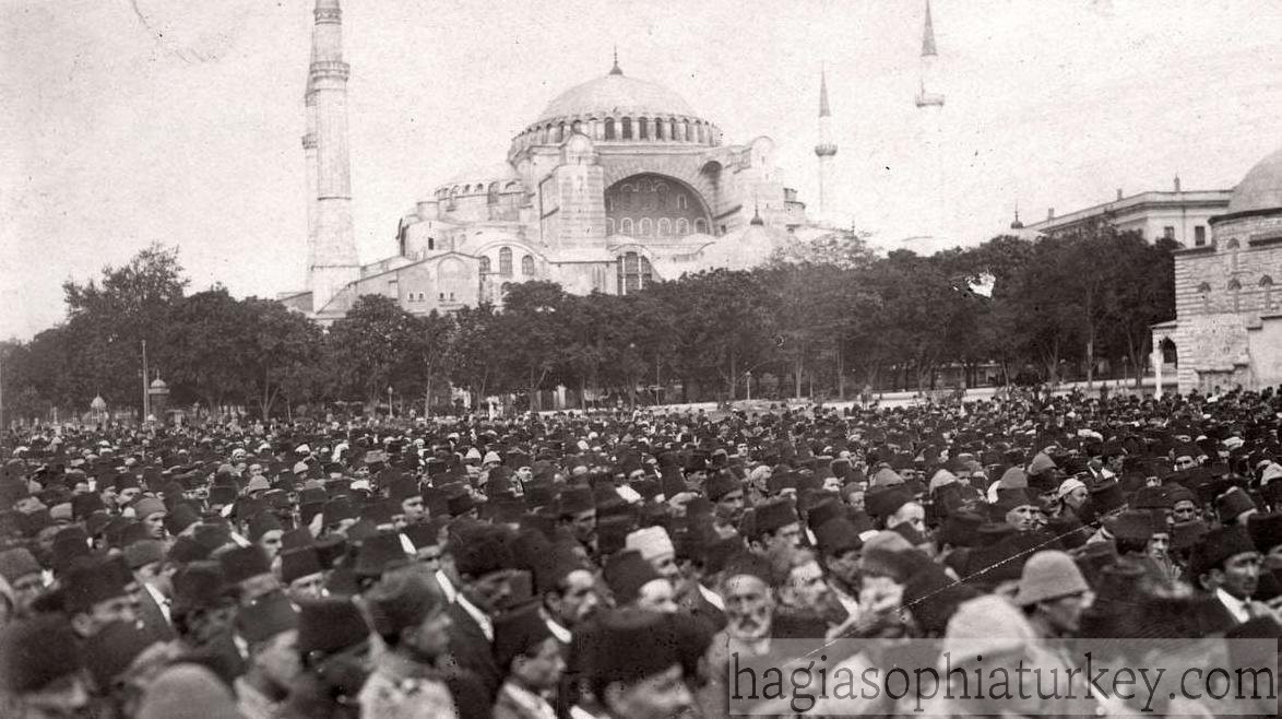 News of what was happening had spread around outside the building. The crowd was growing, both Turks & Greeks (who were c.30% of the city's population back then). The atmosphere was changing. Nonetheless the Divine Liturgy was completed without interruption.