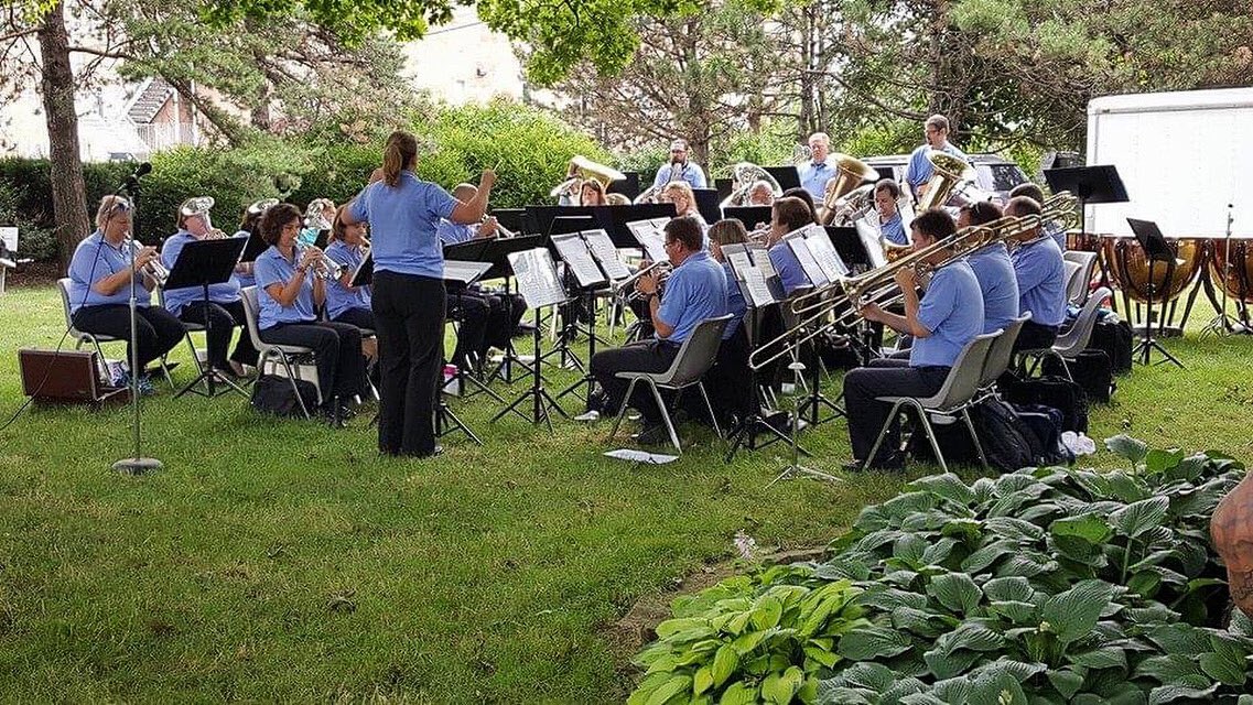 COBB performing at Ascension Lutheran Church for their Independence Day weekend service in 2016. 🌽🎺🇺🇸🎶
#centralohiobrassband #brassband #concert #ascensionlutheranchurch #independenceday #2016