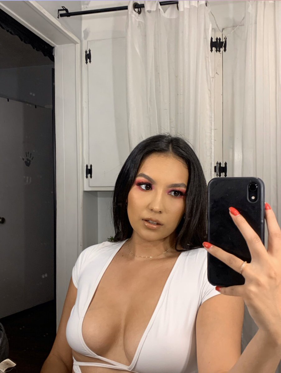 _queenleslie's tweet photo. pink matter https://t.co/OFtYytJJky