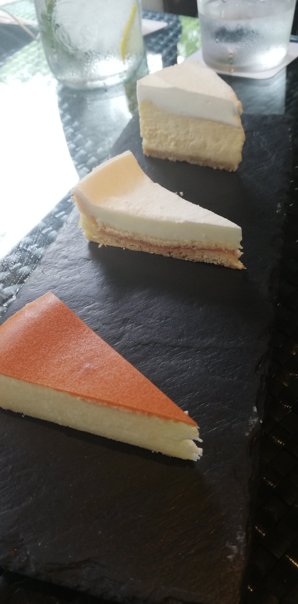 تويتر どんちゃらみい على تويتر しらさぎ邸でティータイム三種のチーズケーキとほうじ茶マスカット チーズケーキはどれも美味です しらさぎ邸 チーズガーデン T Co wcjbp4eh