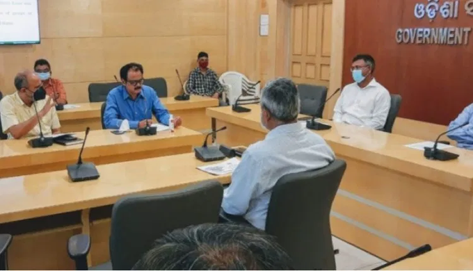 bjdwithodisha's tweet photo. In another innovative support to farming community during post lockdown period, the Odisha Government has initiated steps for extending agricultural credit facility to the landless cultivators in the State. https://t.co/pLukhoIIfA