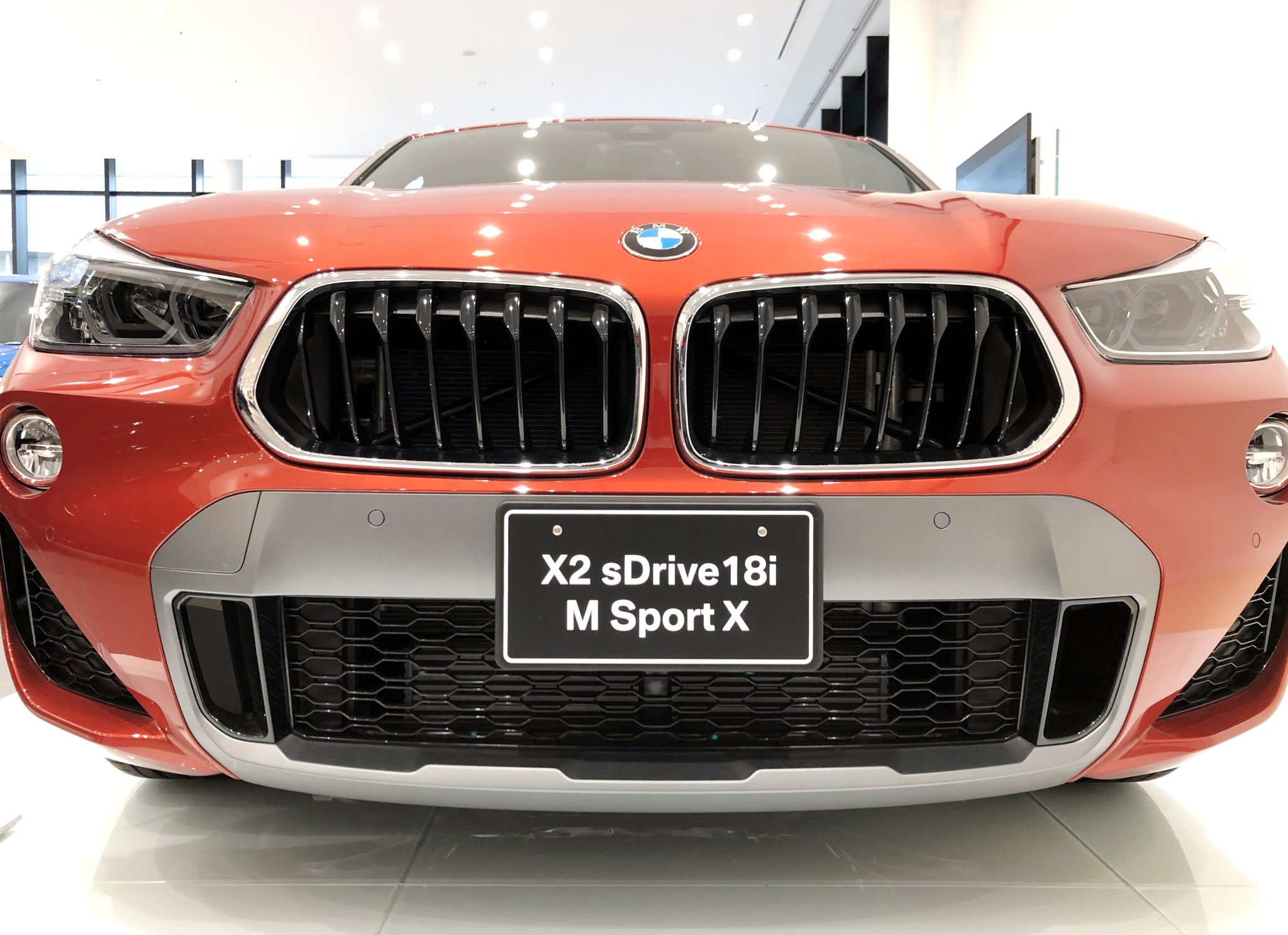 Bmw Tokyo Bmw東京 鼻の穴 が横長で大きいな 穴も存在感たっぷりなこの車の名前は X2 Sdrive 18i M Sport X 性能やデザインだけでなく鼻の大きさも気になった方は Bmw Tokyoの各ショールームにお問い合わせください T Co