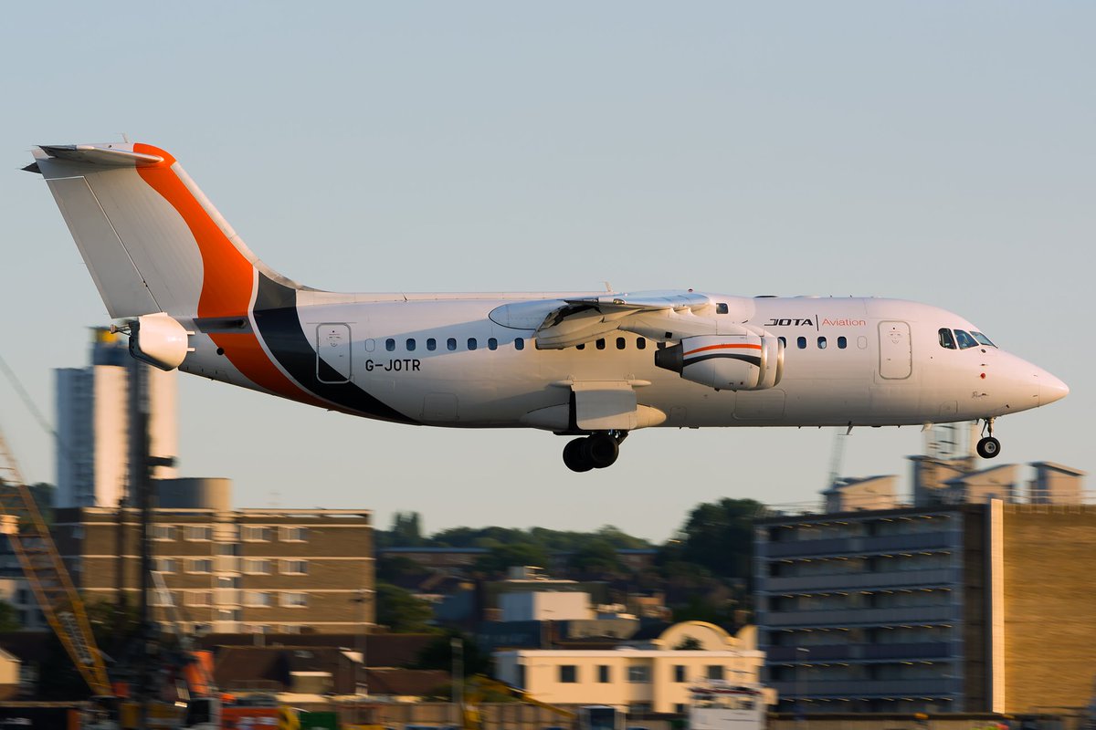 Sunset arrival with this @Jotaaviation #britishaerospace #avro #RJ85 #GJOTR at @LondonCityAir back in August 2018.
#aviation #aviator #aviationpics #aircraftgallery #aviationdaily #planes #aircraft #avgeek