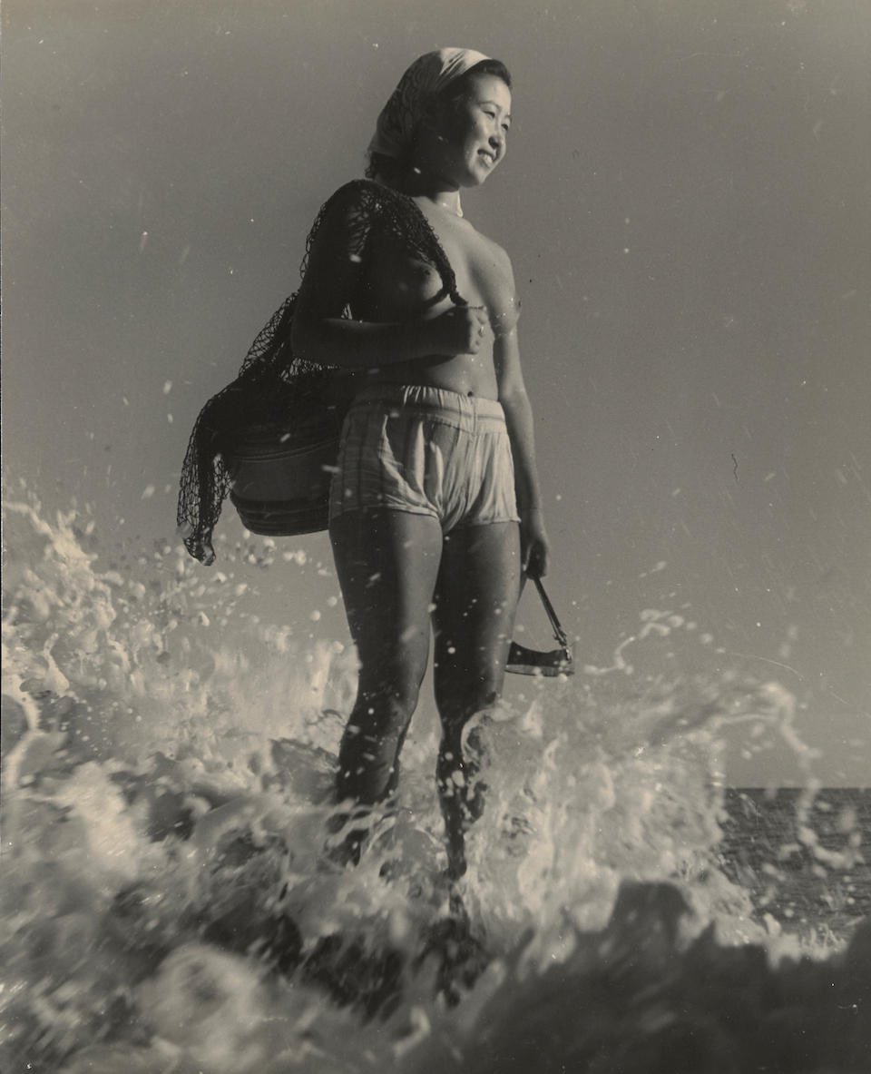 As his work progressed, he began experimenting with posed nude photographs inspired by his early work with the ama. The shots are more stylised, but he often used ama divers as his models.  http://yoshiyuki-iwase.blogspot.com/p/in-1904-yoshiyuki-iwase-was-born-in.html?m=1