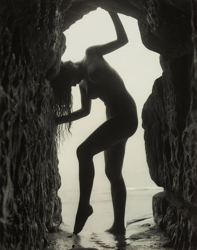 As his work progressed, he began experimenting with posed nude photographs inspired by his early work with the ama. The shots are more stylised, but he often used ama divers as his models.  http://yoshiyuki-iwase.blogspot.com/p/in-1904-yoshiyuki-iwase-was-born-in.html?m=1