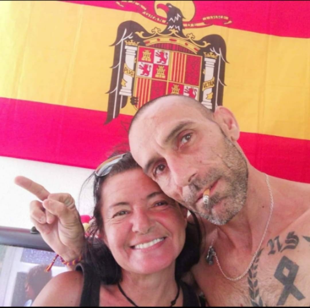 Identificado el nazi que ha pegado a una chica en Manresa.
Se llama Daniel Fernández pero no déis RT que se enfada