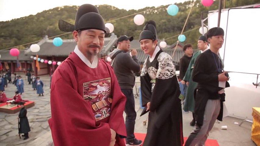 DODBBONG's tweet photo. 조성하 배우님이 도경수 연기 칭찬할때 도경수 반응이래ㅋㅋㅋㅋ몸을 왜이렇게 배배 꽈ㅋㅋㅋㅋㅋㅋ존나귀여워 https://t.co/G9TnPPrFFN