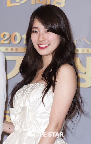 sweet)tie ♡ • i need a suzy sighting on Twitter: "Suzy 2011 (47th Baeksang  Awards Red Carpet) with Taecyeon and JYP.… "