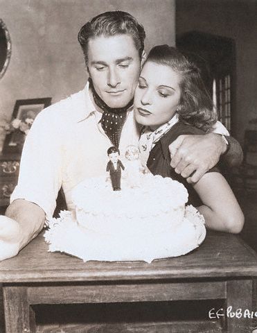 At last...I can exclusively disclose Errol Flynn's appeal to the ladies. Forget the rumours, the myths & the legends....he did it with cake....slices available from 7.00 @uniteddjsradio breakfast show. https://t.co/qODmBeylSN