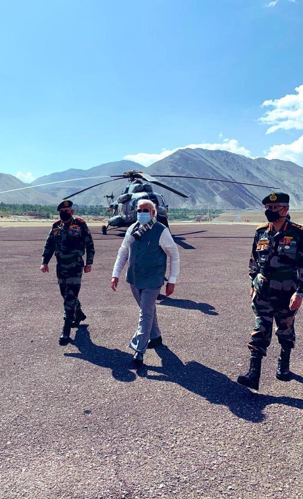 A thousand words on leadership, displayed thru one picture <a href="/narendramodi/">Narendra Modi</a> <a href="/ShantanuGuhaRay/">Shantanu Guha Ray</a> <a href="/AkshataChattar2/">Akshata Chattaraj</a>