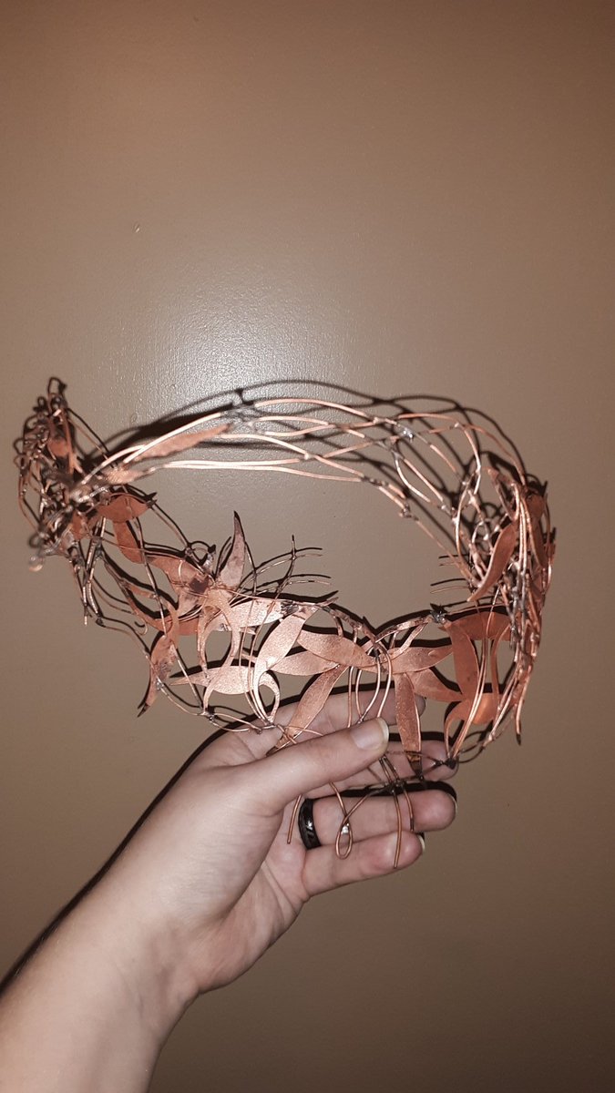 CandaceArtist's tweet photo. #earlybiz #wippic of the #Circlet of #Galadriel! I'm so happy with how it's turned out. Want one? https://t.co/Nd5FVxOvTl #SmallBiz #shopindie #firsttmaster #shopsmall #weddingstyle #cosplay #weddingseason #cosplaylove #lotr #elven https://t.co/yemvpfzWue