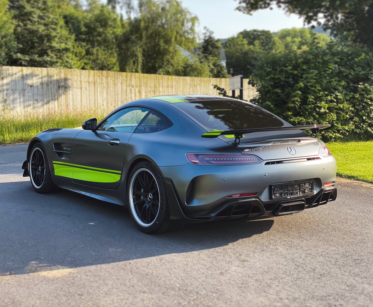 #happyhumpday🐪🐫 from one of the rarest of humps you’ll ever see .. our AMG GTR Pro .. 

A track car for the road ? Sure ... why not 🤷🏻‍♂️🤪....