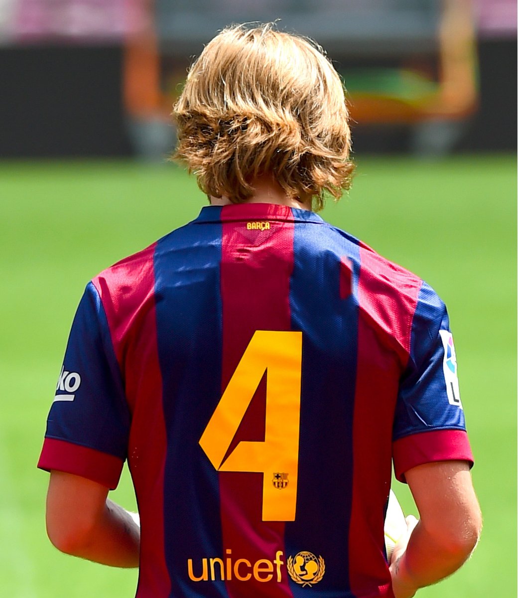 ChampionsLeague's tweet photo. Guess who!

#UCL https://t.co/0hlaFhoYyb