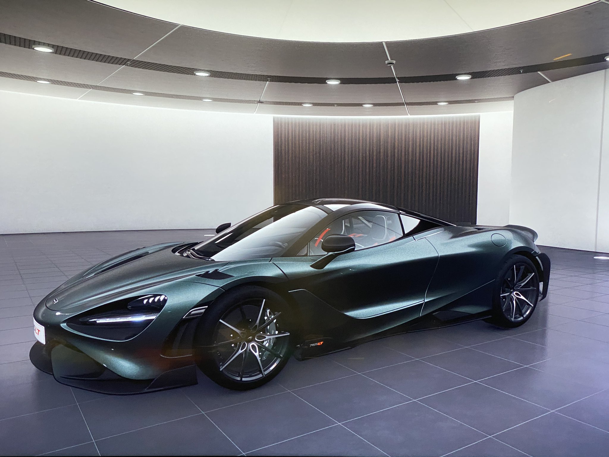 佐藤元春 ドラクエ起業家 恒志堂レーシング Mclaren 765lt マクラーレン東京さんにて 仕様を決めてきました グリーンとガンメタをミックスした 渋い外装にしました マクラーレン5台目 当然 ほぼサーキットで使用します マクラーレン