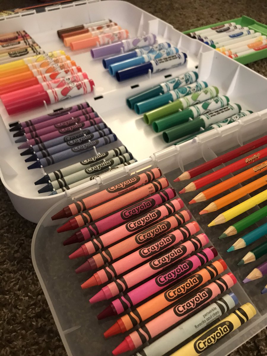 FishBowlFamily's tweet photo. Keeping kids busy π #ColoringBook @Crayola colors π¨ #thankful #FishBowlFamily π #StayInToSlowTheSpread π‘π¦ β€οΈ https://t.co/I0rQR0mN3Z