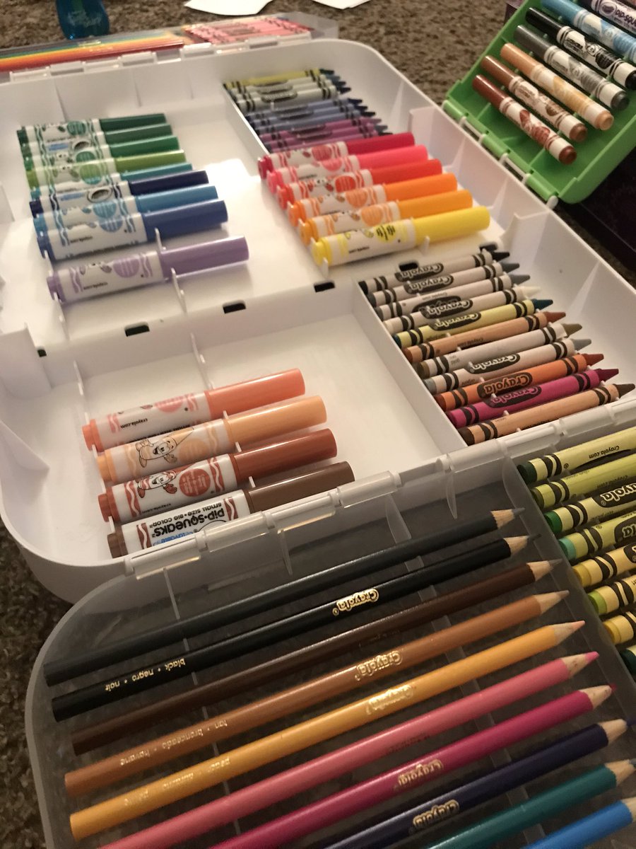 FishBowlFamily's tweet photo. Keeping kids busy π #ColoringBook @Crayola colors π¨ #thankful #FishBowlFamily π #StayInToSlowTheSpread π‘π¦ β€οΈ https://t.co/I0rQR0mN3Z