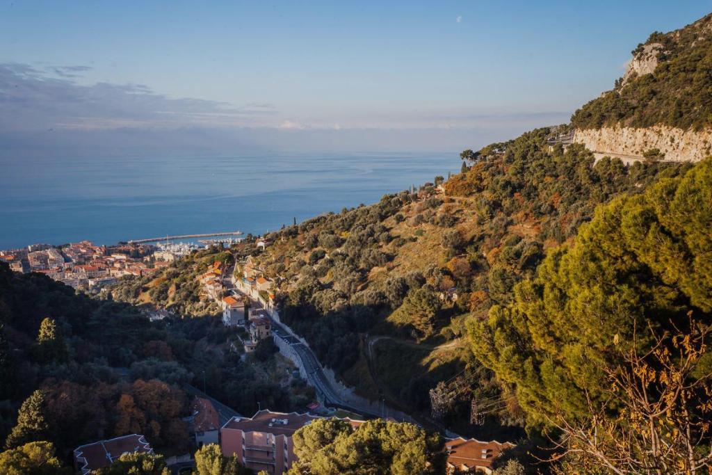airbnb_fr's tweet photo. Racontez-nous votre meilleur souvenir de road trip en France pour tenter de gagner un voyage sur la mythique route du soleil, la Nationale 7, du 17 au 22 juillet, avec @GetaroundFR. 

Participez maintenant et consultez les conditions du concours : https://t.co/NsXMKOBAT3 https://t.co/MFqhiBH3zT