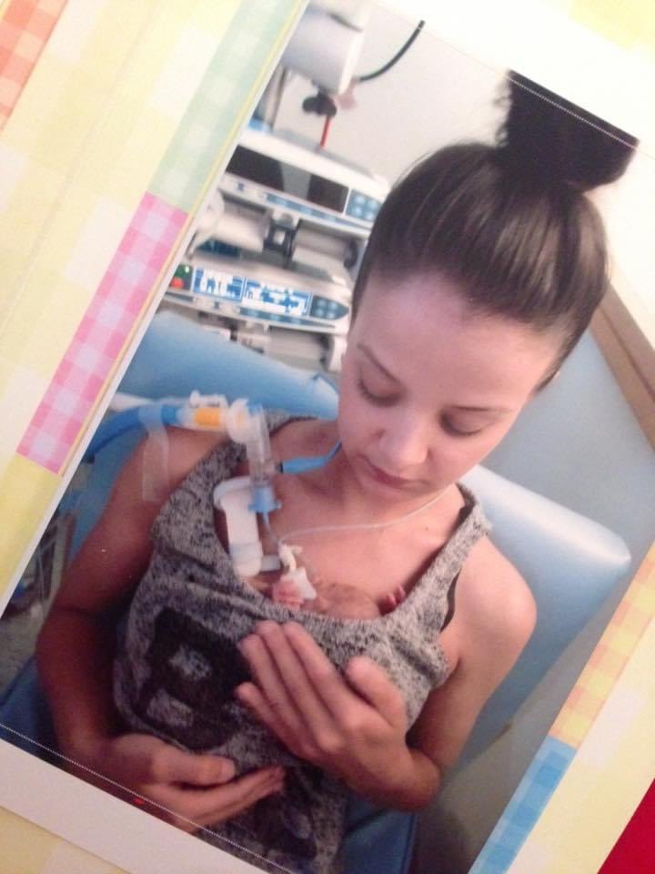 carmel_boss's tweet photo. A picture speaks a thousand words thank you @CV_UHB β€οΈβ€οΈβ€οΈ#premmie #prembaby #firstcuddle #NHS @Blisscharity https://t.co/Kruxgg96IY
