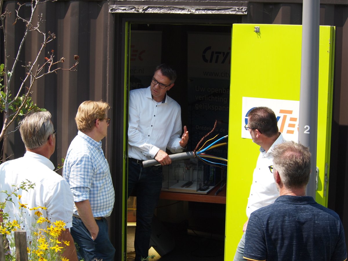 CityTec's tweet photo. De buitenruimte #veiliger en #milieuvriendelijk maken. Dat vinden wij belangrijk. 

Om dit doel te realiseren staan we een jaar langer op 
@TheGrnVillage. Hier hebben we aangetoond dat gelijkspanning voor de #openbare #verlichting 1000x veiliger is dan wisselspanning! https://t.co/x68DVl0kIQ