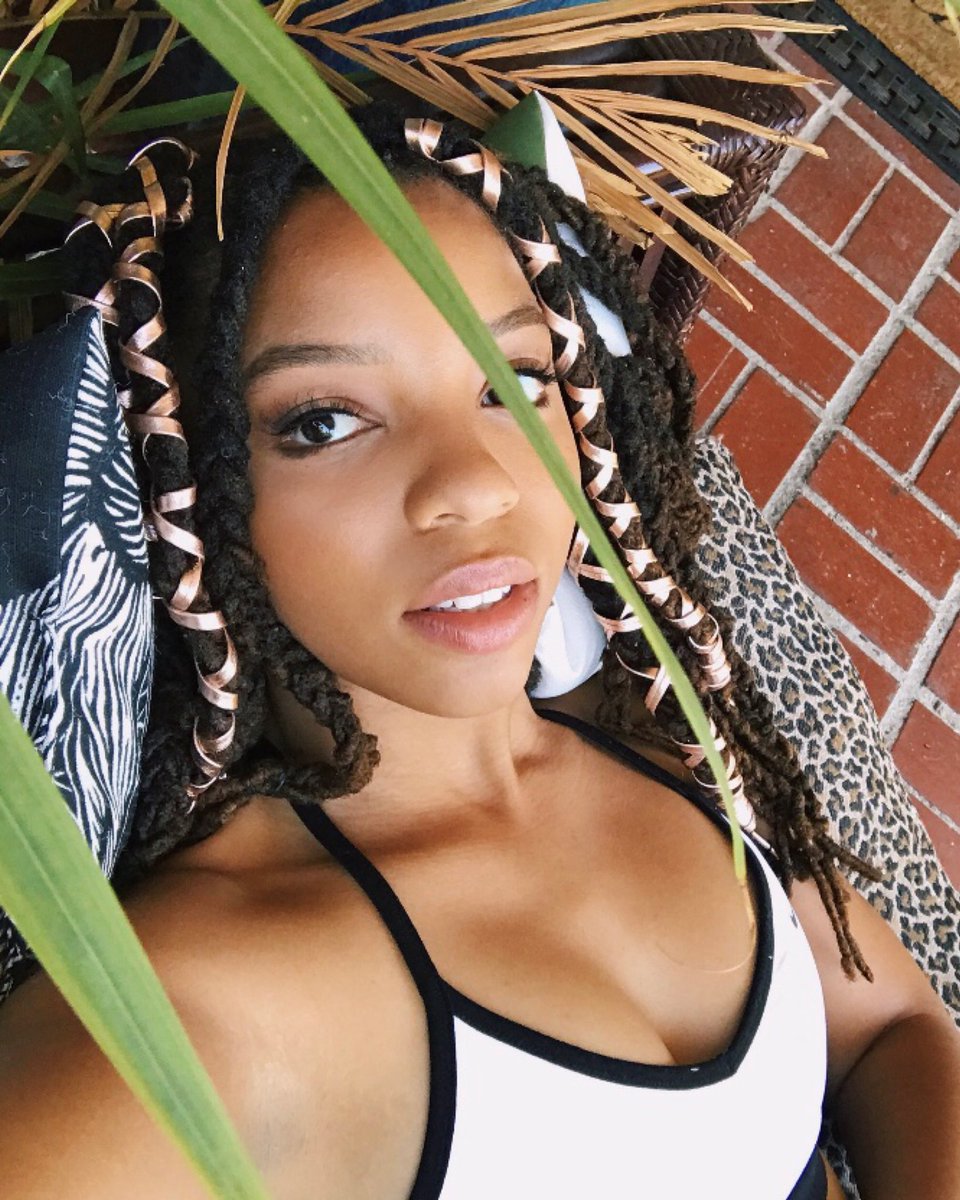 Happy birthday to chloe bailey!! a queen who\s beyond talented and is unmatched on all levels  