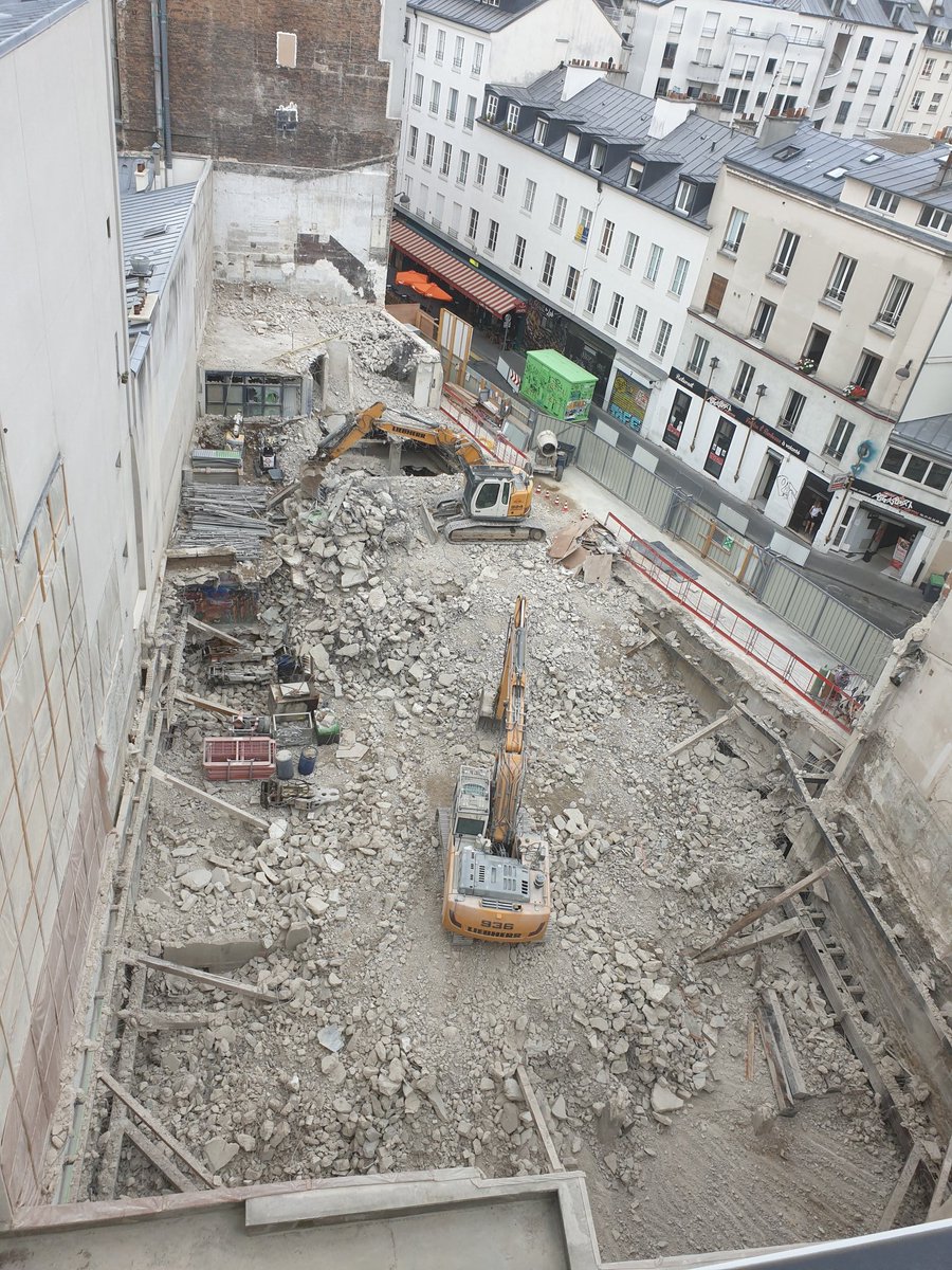BastilleCedrick's tweet photo. Peut-on stopper ce chantier délirant de bureaux pour  #blablacar !! qui détruit tout, bilan carbone hallucinant, pollutions folles. Les habitants limitrophes appellent @Mairiedu11 sans réponse depuis des mois. Des actes ! @David_Belliard @EELVParis11 @LachaiseA @FVauglin https://t.co/jC0Qj0nVM1