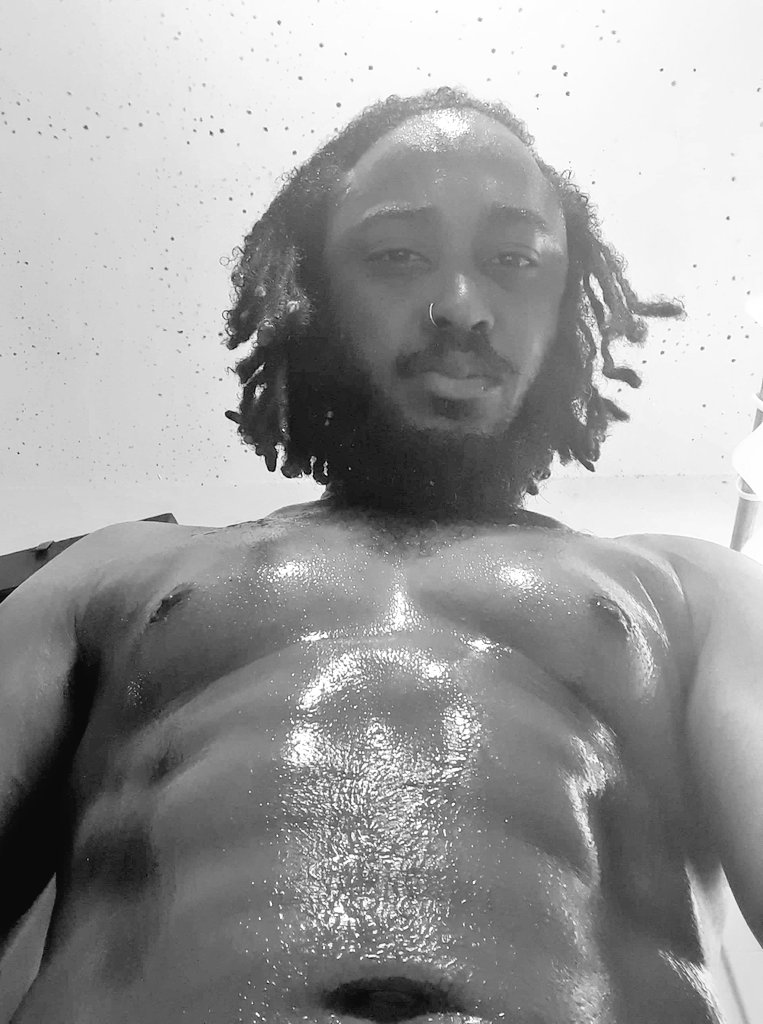 naughty4ureyez's tweet photo. When daddy sends you pictures that make your pussy wet. 
#daddy #outtheshower #sexyblackman https://t.co/6VxNNVW208