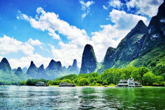 CenturyCruises's tweet photo. RT @ume_travel: When will you come to Guilin? To take a senic boat cruise along the Li river? or to take a paddled bamboo raft?
#guilin #yangshuo #liriver #china #river #bambooraft #boatcruise https://t.co/wKsiKXFDXG