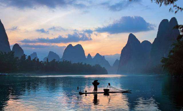 CenturyCruises's tweet photo. RT @ume_travel: When will you come to Guilin? To take a senic boat cruise along the Li river? or to take a paddled bamboo raft?
#guilin #yangshuo #liriver #china #river #bambooraft #boatcruise https://t.co/wKsiKXFDXG