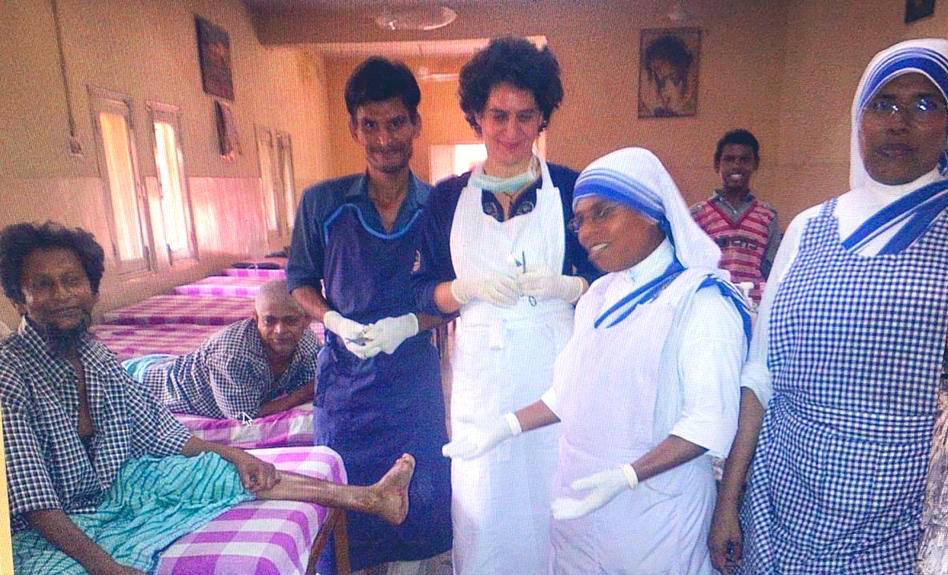 Very few know that Ms @priyankagandhi worked for many years as volunteer at Mother Teresa Ashram,  #Delhi

She looked after leprosy patients & other poor patients wherein she cleaned their wounds, applied balms, bandages 

#ThrowBack