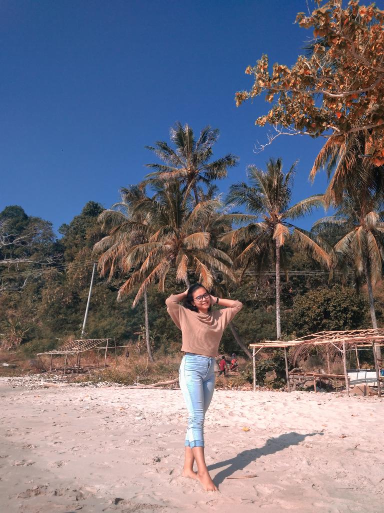 Anisanu43247906's tweet photo. Udah pada holiday belum? Akusih gara-gara corona malah bukan holiday tapi haluday๐ฃ
Fllw ig @annisanursaft_
#Mutualankuy #mutualanskuy #mutualanyuk #MutualMilenial #mutualanwa #mutualantwtr #MutualanAjaDulu #MutualanGakNih #mutualanIGkuy #haluday https://t.co/1RQltPS4Gk
