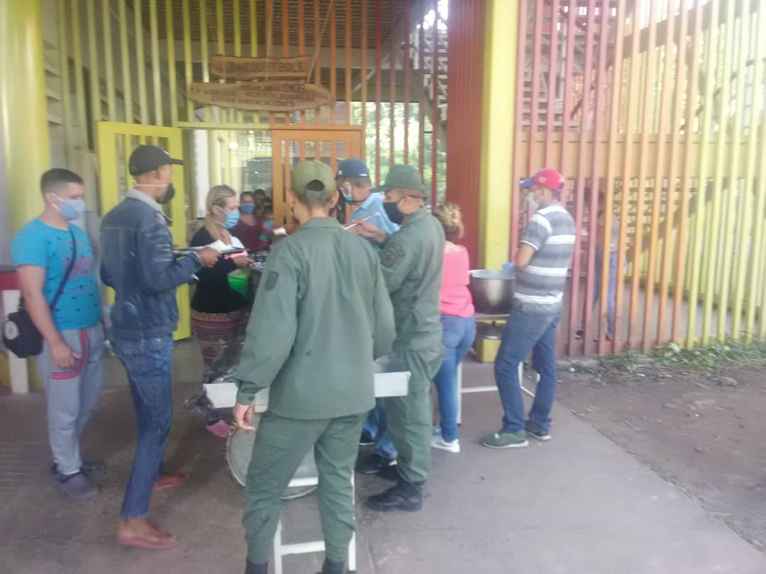 .<a href="/FreddyBernal/">Freddy Bernal</a>  trabajo en equipo  <a href="/psuv_sjbautista/">PSUV SAN JUAN BAUTISTA</a> desde PASI RAQUETBOL brindando atención a Connacionales una muestra más en acción de que somos humanistas <a href="/NicolasMaduro/">Nicolás Maduro</a> <a href="/BermudezJoseA/">Bermúdez José</a> <a href="/PartidoPSUV/">PSUV</a> <a href="/PSUVTachira/">PSUV Táchira</a> <a href="/omarperezora/">OMARPEREZORA</a> <a href="/tesoroch/">Naygré García</a> <a href="/GPPSBTACHIRA/">Gran polo patriotico Táchira.</a> <a href="/TrompizCarlos/">Carlos Trompiz</a>
