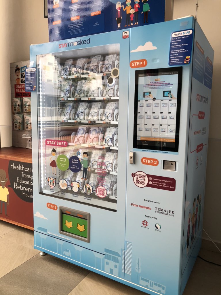 pumehanalife's tweet image. 4度目のマスク配布😷

今回は自販機での受取。
（といってもIDをかざすだけ）

前回はまだ全員のID登録が終わっていなかったらしく、

外国人は自販機を使えなかったのです。

スマートだし画期的✨✨

#マスク配布　#再利用可能マスク