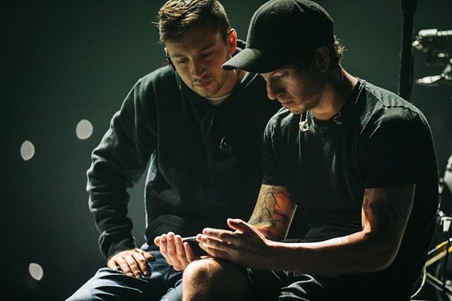 my favorite picture of twenty one pilots, a thread feel free to add on :)