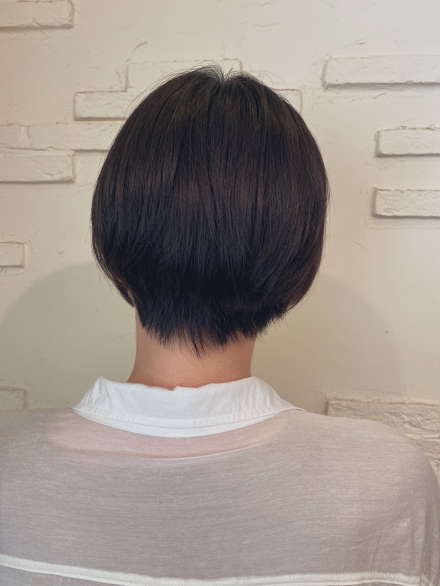 Lgbtqヘアサロン恵比寿mint Minting こんにちは 7月始まりましたね 先日のお客様スナップ ショートヘアから伸ばす途中 今回はストレートパーマをかけて 自然なボリュームダウンとストレートヘア 頑張ってボブ目指します トランスジェンダー