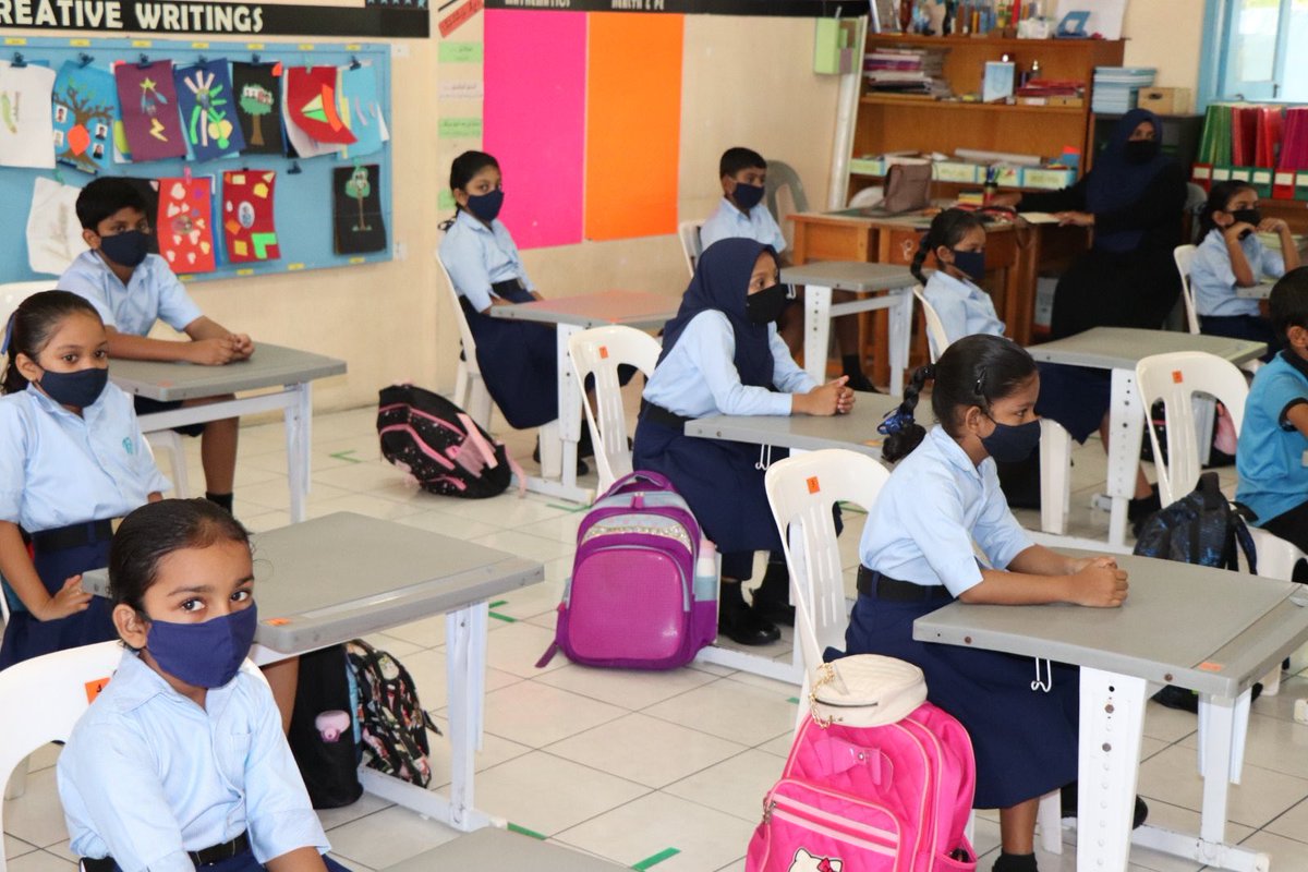 raec_mv's tweet photo. އައު އާންމު ހާލަތުގެ ދަށުން މިއަދު ސްކޫލުގެ ކިޔެވުން ފެށުނުއިރު، މިއަދުގެ އެސެމްބްލީ ކުރިއަށް ގެންގޮސްފައިވަނީ އޮންލައިންކޮށް.
ކުދިން އެސެމްބްލީގައި ބައިވެރިވެފައިވަނީ ކުދިންގެ ކުލާހުގައި ތިބެގެން.
#RAEC
#EachToSucceed
#NewNormal2020
@MoEdumv
@aisthly https://t.co/2UrEpfD8il