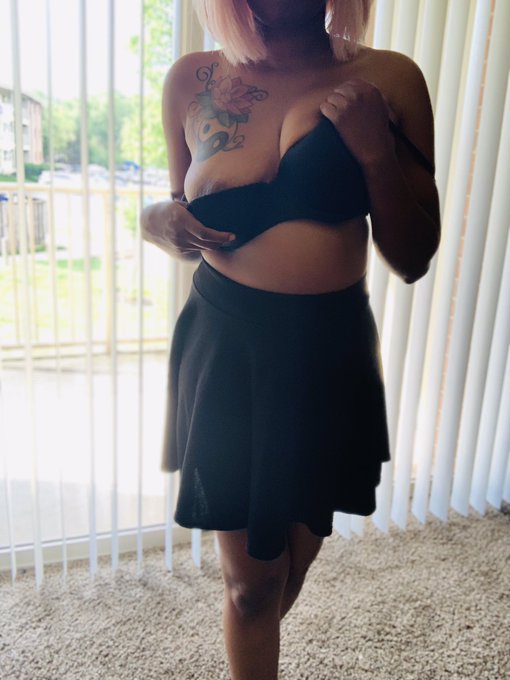 Undress me https://t.co/bpMWOTs1ed