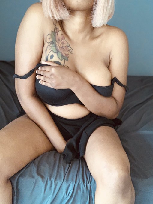 Undress me https://t.co/bpMWOTs1ed