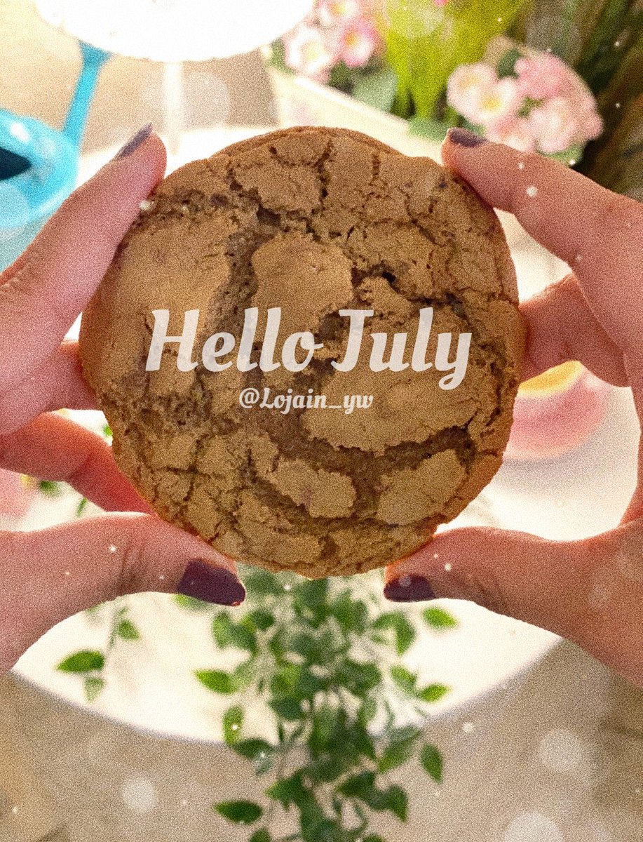 Lojain_yw's tweet photo. ابتدى شهر الحلوين ✨
#hello_july https://t.co/PaJMCj55lS