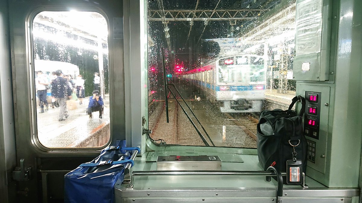 mogami701's tweet photo. 昨日運用離脱しました、1081×8から見る、1000形リニューアル車と、最新鋭5051×10 #小田急 #1081F https://t.co/ukvPbaVGC7