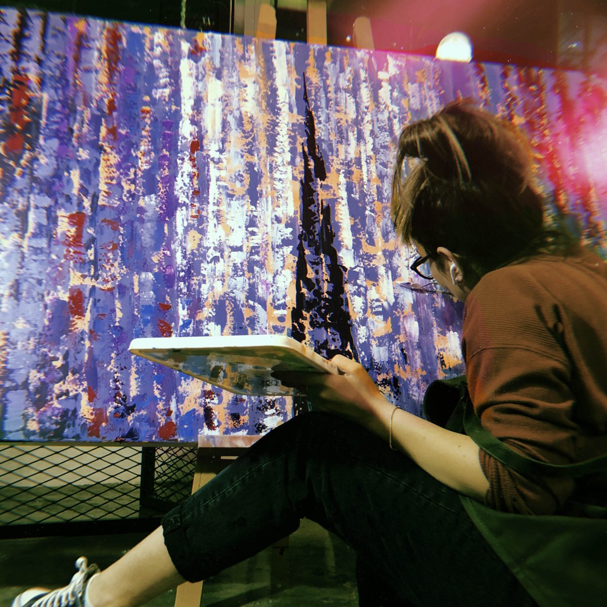 We're excited to be launching our Teen Summer Art Mentorship on July 6! This programme gives young artists the chance to work on a personal project under the guidance of a mentor. Sign-up now!
.​
For booking and more info: ow.ly/qBdW50Amma6
.
#thejamjardubai #dubai #uae