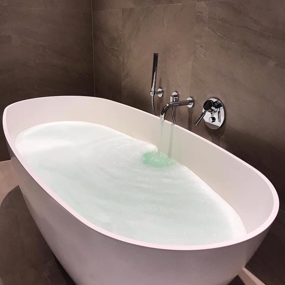 HotelEnschede's tweet photo. Wie kan er wel wat verkoeling gebruiken?! π¦
#vandervalk #valkexclusief #vandervalkenschede #hotel #hotels #nederland #enschede #holland #twente #travel #inspo #valkmoment #valkenschede #travel #citytrip #overijssel #restaurant #bath #bad #hotelbathroom https://t.co/heXJ3PXVVy