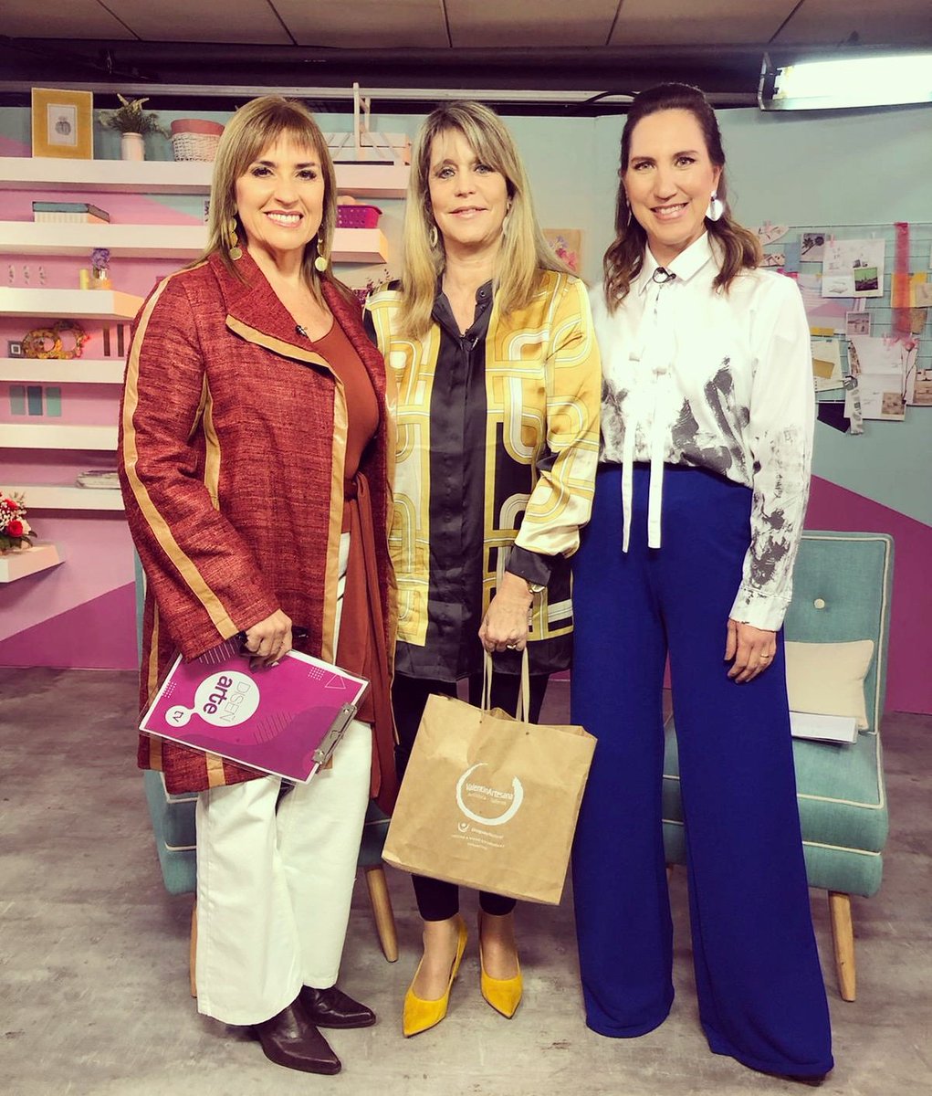 Gracias Gabriela Acevedo por acompañarnos y contarnos sobre la exitosa iniciativa de Arte en casa Uy!