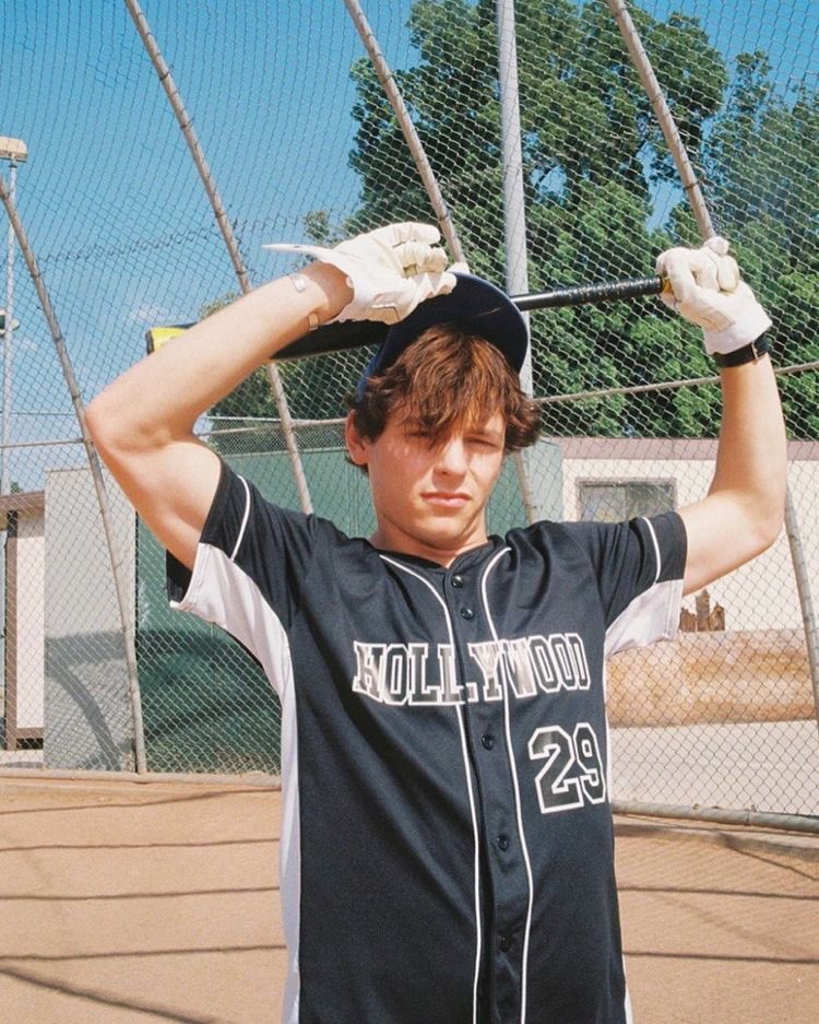 territorylive's tweet photo. ross lynch has been THAT BITCH  since 2011 https://t.co/GoyiqCH8vZ