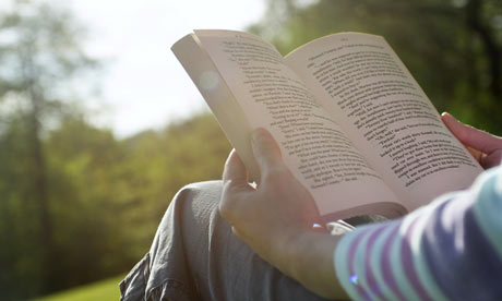 Bit_Lit_com's tweet photo. *Cassiopée* Que lisez-vous de beau en ce moment ? 
Pour ma part c'est le tome 3 de Abîmes et Ténèbres de Nora Roberts.
Bonne journée ! https://t.co/zeI4rVxJaT